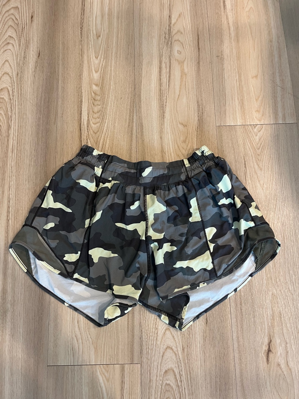 Women’s Camouflage Lululemon hotty hot shorts